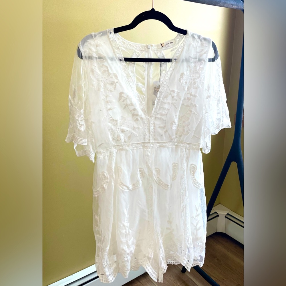 ELeter NWT White Lace Romper Sheer short sleeve